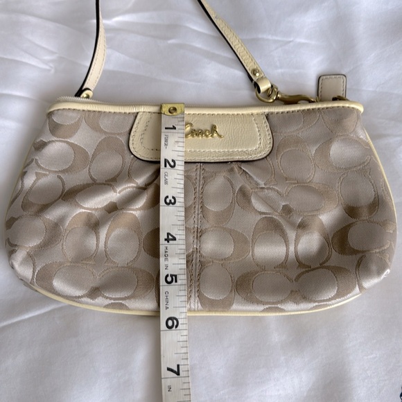 Coach Beige Signature Women's Bag - Picture 7 of 9